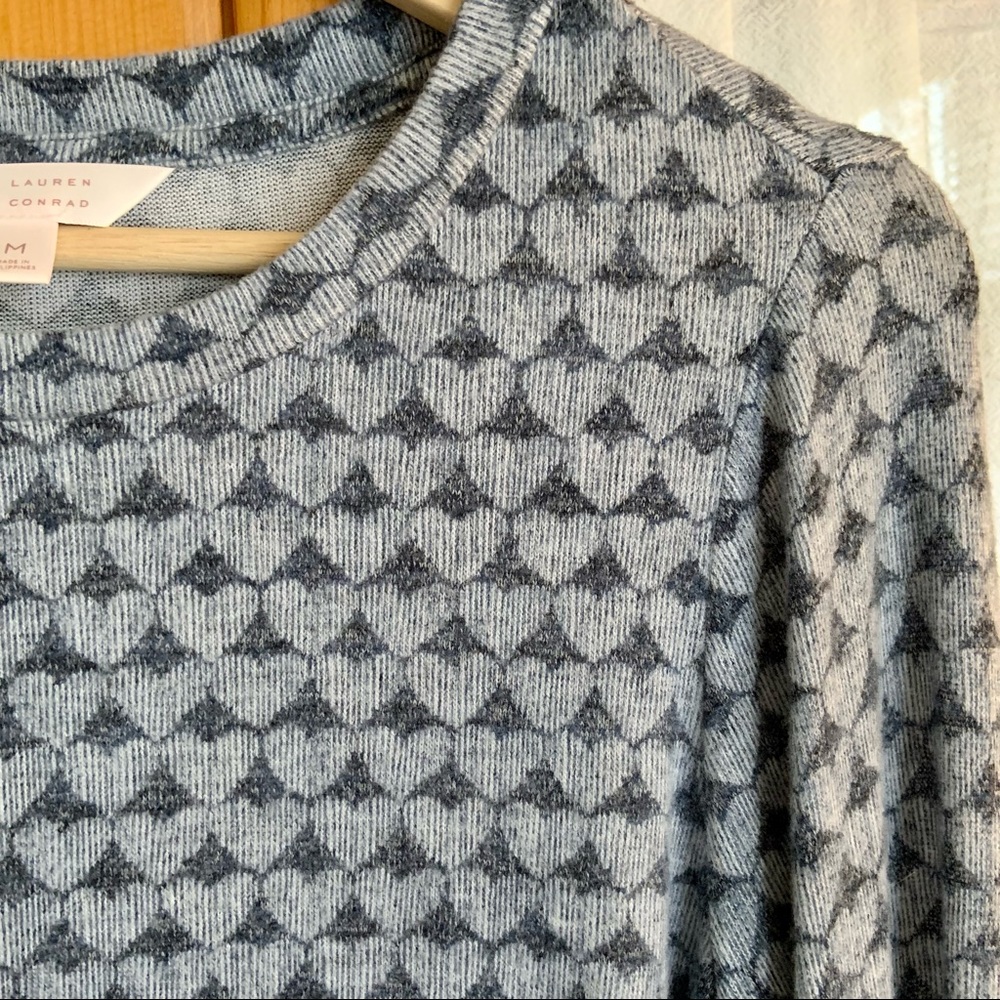 LC Lauren Conrad Bell Sleeve Long Sleeve Shirt Top Size Medium / Hearts Pattern. - Picture 9 of 17
